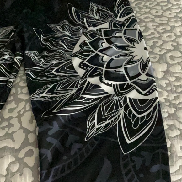 Woman - Picture 3 of 7